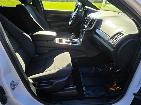 Used 2019 Jeep Grand Cherokee Laredo w/ Security & Convenience Group image 13