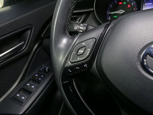 Used 2018 Toyota C-HR XLE image 26