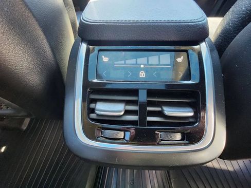 Used 2019 Volvo XC90 T6 Momentum w/ Advanced Package AWD/4WD image 17