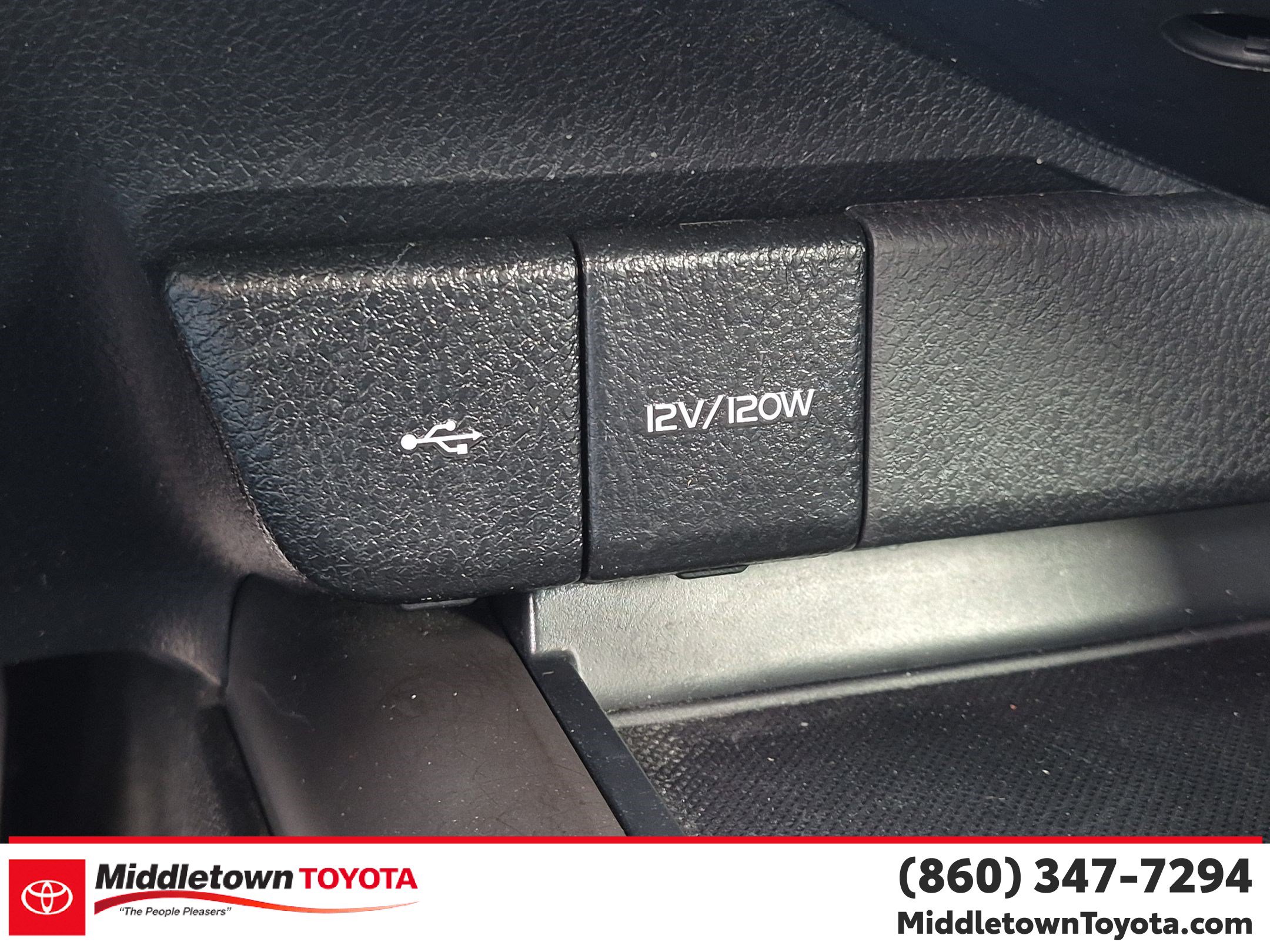 Used 2024 Toyota Camry SE w/ Cold Weather Package FWD image 25