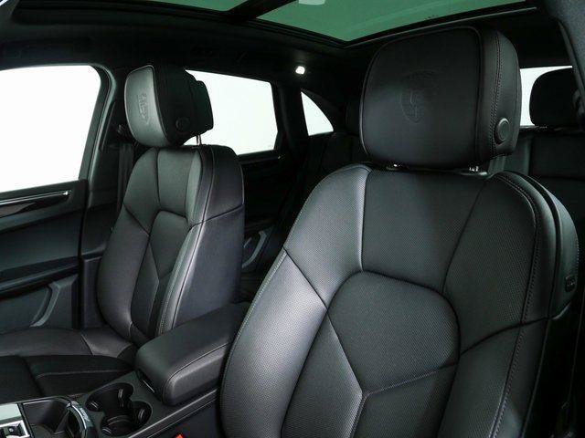 Certified 2026 Porsche Macan AWD/4WD image 5