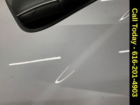 Used 2024 Chrysler Pacifica Touring-L image 22