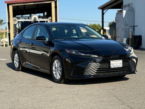 Certified 2025 Toyota Camry LE image 1