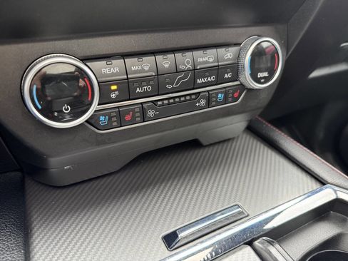 Used 2021 Ford Expedition Max Limited image 16