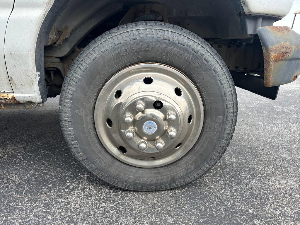 Used 2003 Ford E-350 and Econoline 350 Super Duty RWD image 5