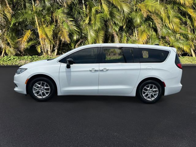 Used 2024 Chrysler Voyager LX FWD image 9