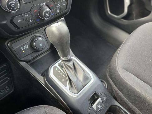 Used 2020 Jeep Renegade Sport image 30