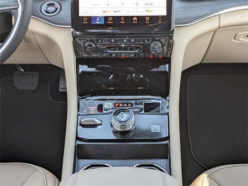New 2025 Jeep Grand Cherokee Limited image 19