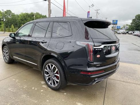 Used 2022 Cadillac XT6 Sport w/ Platinum Package AWD/4WD image 3