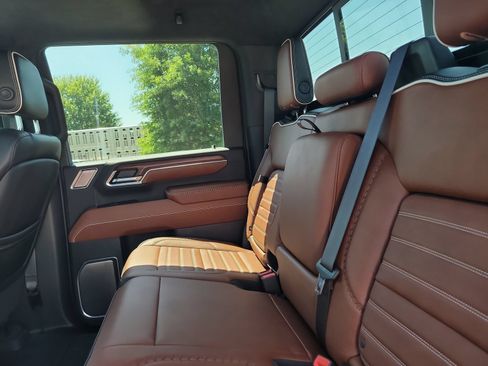 Used 2024 GMC Sierra 2500 Denali Ultimate AWD/4WD image 23