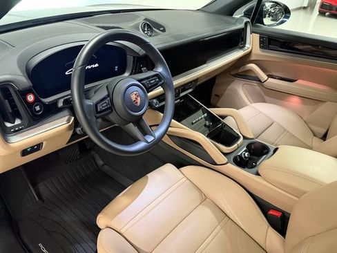 Certified 2026 Porsche Cayenne E-Hybrid AWD/4WD image 4