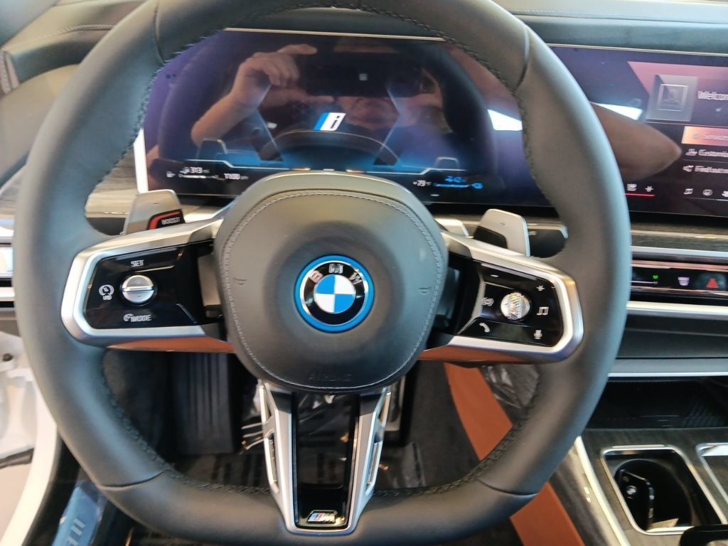 New 2026 BMW 750e xDrive AWD/4WD image 15