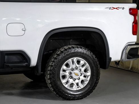 Used 2022 Chevrolet Silverado 2500 LT w/ Convenience Package image 13