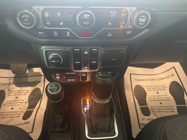 Used 2025 Jeep Gladiator Mojave w/ Convenience Group AWD/4WD image 16