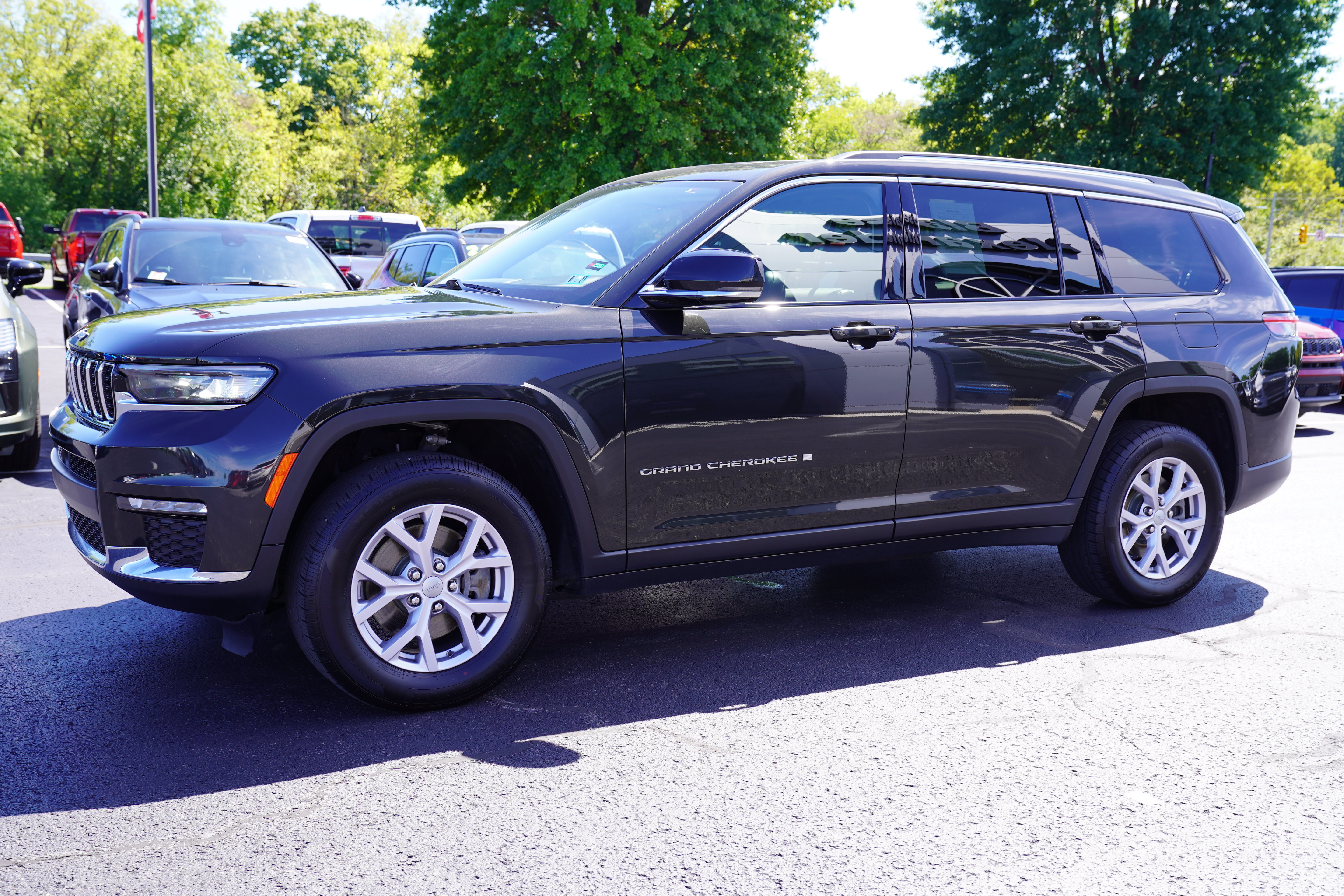 Used 2021 Jeep Grand Cherokee L Limited AWD/4WD image 11