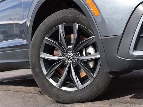 Certified 2024 Volkswagen Tiguan SE image 3