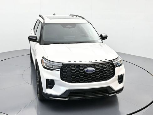 Certified 2025 Ford Explorer ST-Line w/ Premium Package image 32