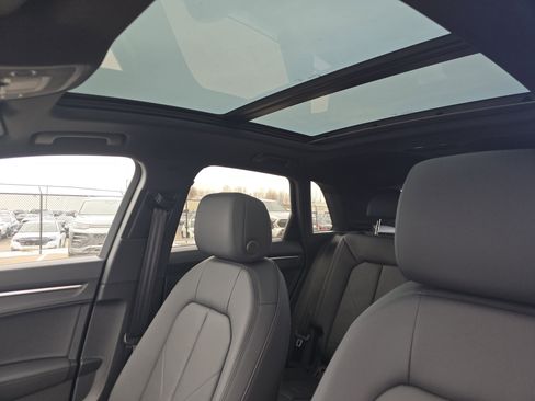 New 2025 Audi Q3 2.0T Premium image 9