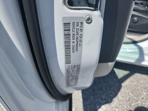 Used 2023 Chrysler Pacifica Touring-L image 19