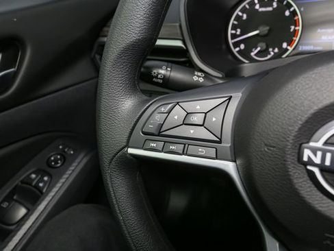 Used 2025 Nissan Altima 2.5 SV image 24