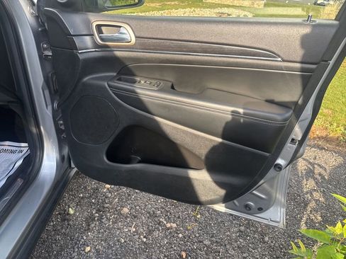 Used 2014 Jeep Grand Cherokee Limited image 34