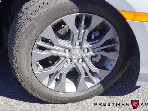 Used 2025 Honda Odyssey Touring image 12