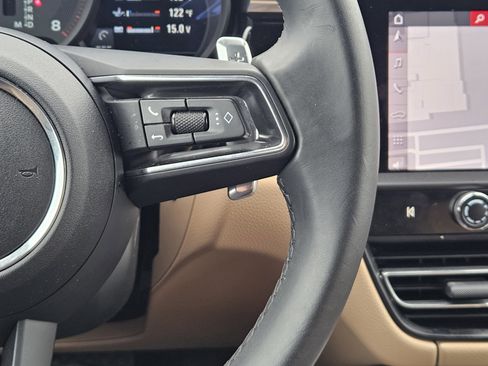 Certified 2025 Porsche Macan image 27
