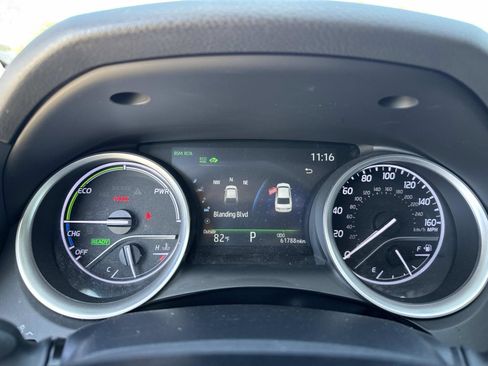 Used 2023 Toyota Camry XLE w/ Navigation Package FWD image 29