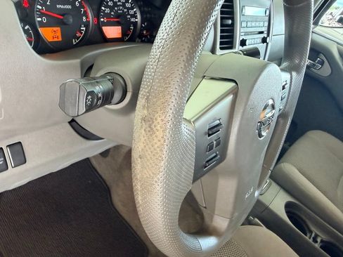 Used 2012 Nissan Frontier SV w/ SV Premium Utility Pkg AWD/4WD image 19