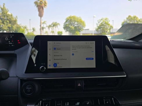 Used 2025 Toyota Prius XLE FWD image 27
