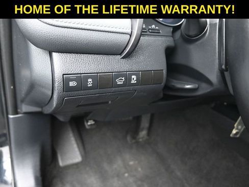 Used 2019 Toyota Camry SE image 16
