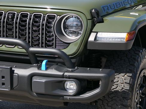 Used 2023 Jeep Wrangler Unlimited Rubicon 4xe AWD/4WD image 7