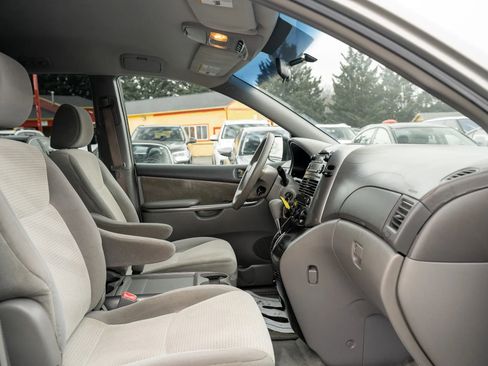 Used 2007 Toyota Sienna LE image 13