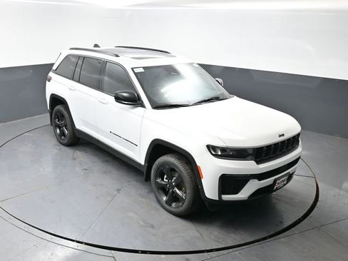New 2026 Jeep Grand Cherokee Limited w/ Limited Altitude Package AWD/4WD image 30