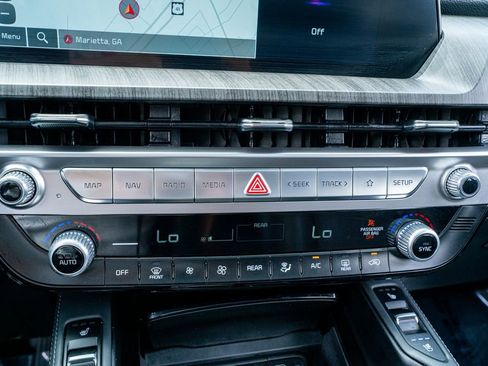 Used 2024 Kia Telluride EX w/ EX Captain's Chair Package FWD image 38