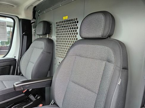 Used 2025 RAM ProMaster 2500 w/ Convenience Group FWD image 16