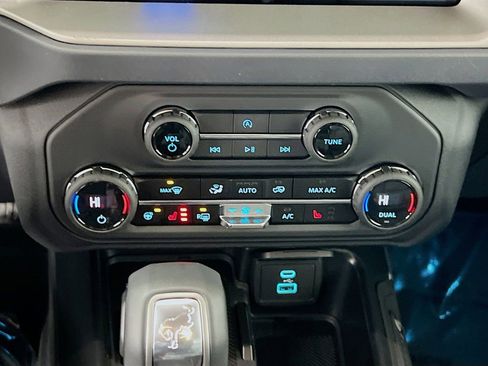 New 2025 Ford Bronco Outer Banks image 9