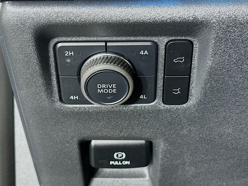 Used 2025 Ford Expedition Platinum AWD/4WD image 17