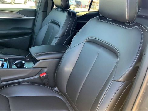 New 2025 Jeep Grand Cherokee Limited image 9