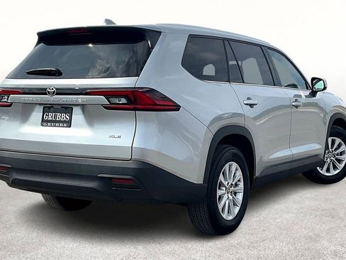 Used 2025 Toyota Grand Highlander FWD image 2