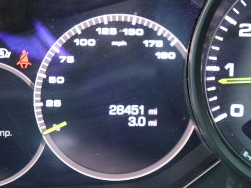 Used 2018 Porsche Panamera 4 w/ Premium Package Plus image 31