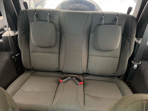 Used 2019 Jeep Wrangler Sport image 11