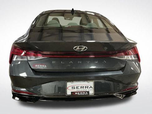 Used 2021 Hyundai Elantra SEL w/ Convenience + Premium Package image 4