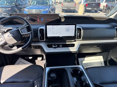 Used 2025 Ford Expedition Active AWD/4WD image 28