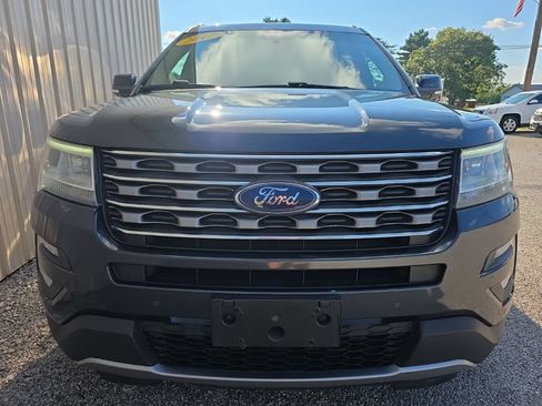 Used 2017 Ford Explorer XLT w/ Equipment Group 202A AWD/4WD image 12