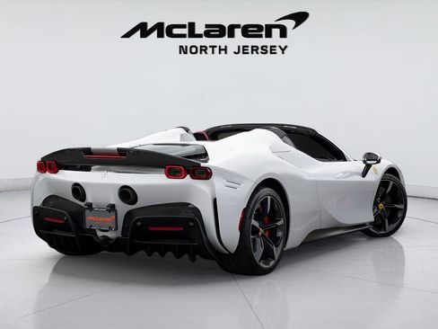 Used 2022 Ferrari SF90 Spider image 9