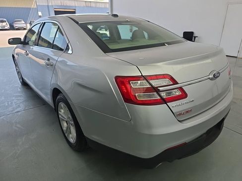 Used 2018 Ford Taurus SE FWD image 8