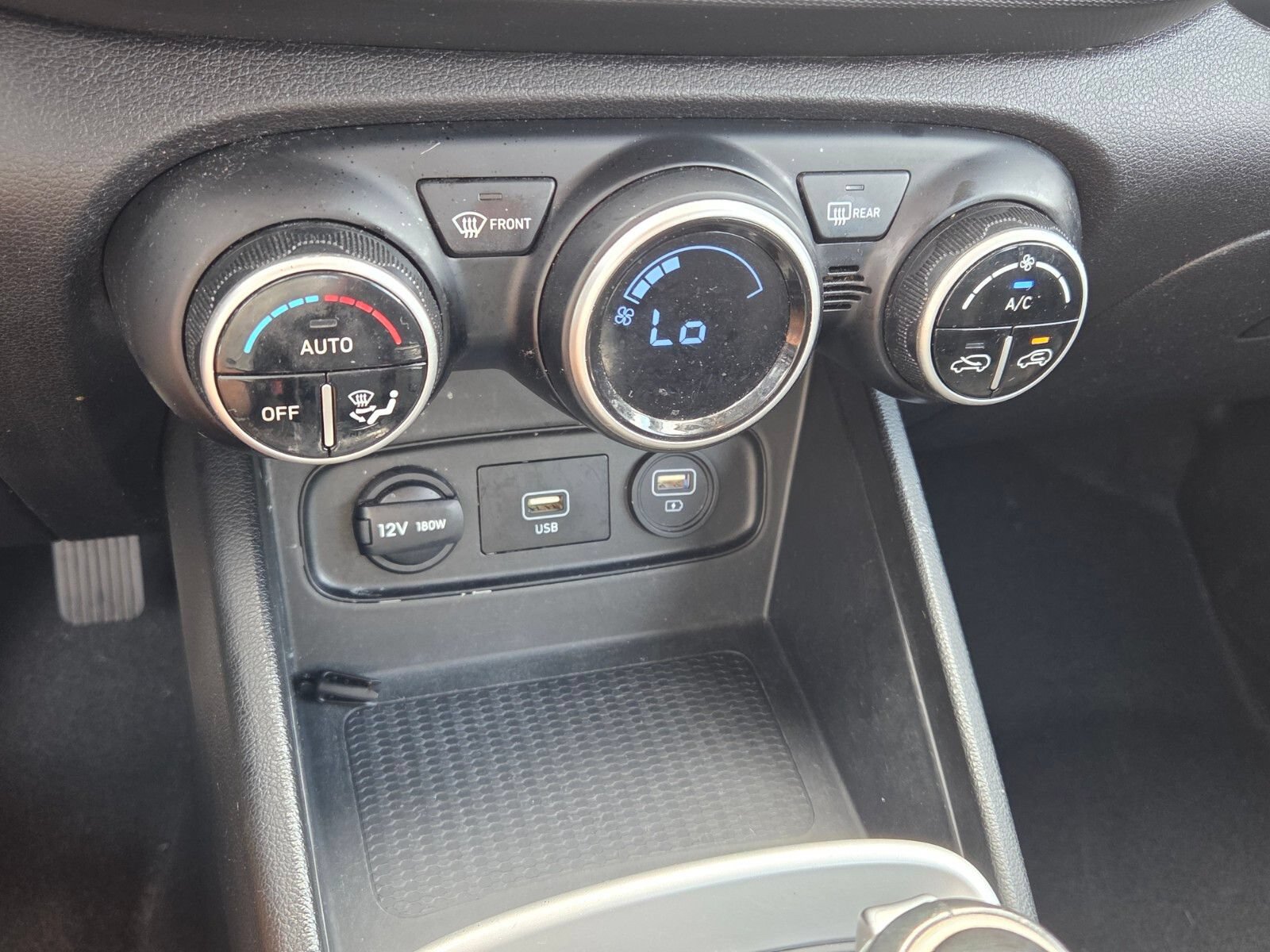 Used 2021 Hyundai Venue SEL FWD image 20