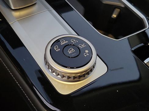 New 2026 Mitsubishi Outlander SE image 19