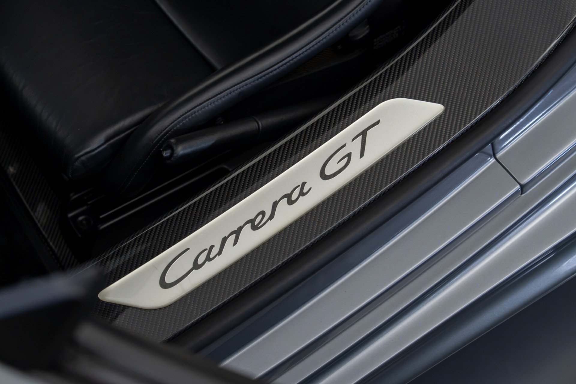 Used 2004 Porsche Carrera GT RWD image 35